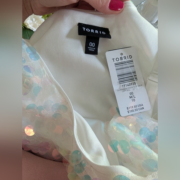 NWT Torrid White Iridescent Sequin Party Dress Size 00/M - Picture 2 of 9